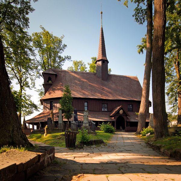 Pohled od vstupní brány